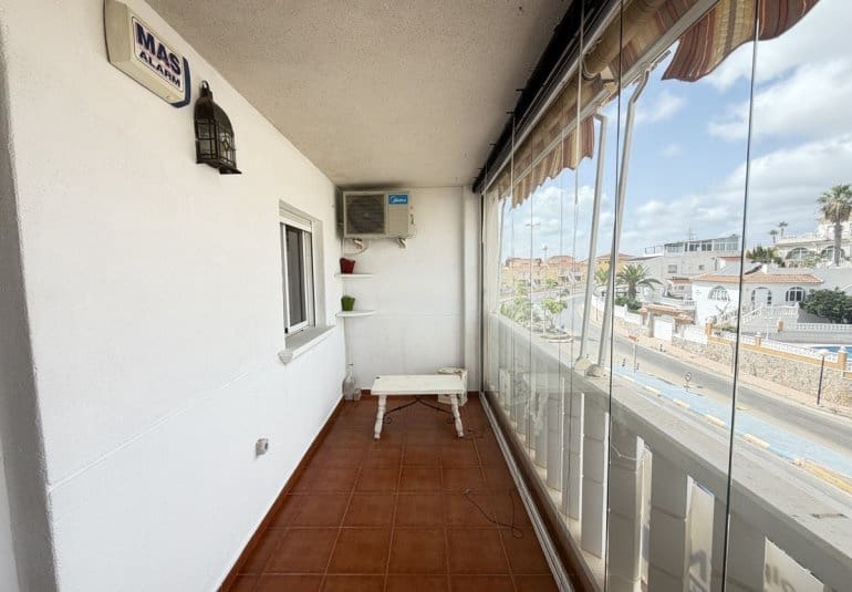 Apartamento de 2 habitaciones en Villamartin en venta con piscina - 139.995 € (Ref: 10057822)
