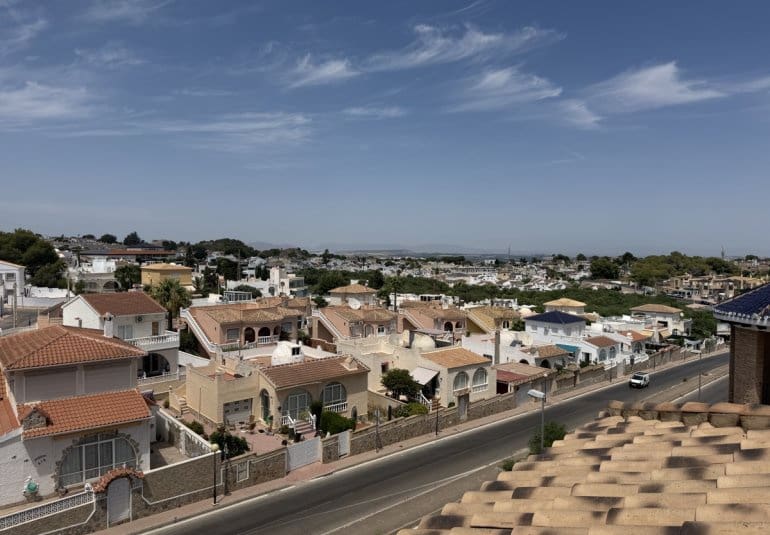 Apartamento de 2 habitaciones en Villamartin en venta con piscina - 139.995 € (Ref: 10057822)