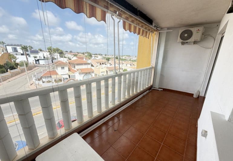 Apartamento de 2 habitaciones en Villamartin en venta con piscina - 139.995 € (Ref: 10057822)