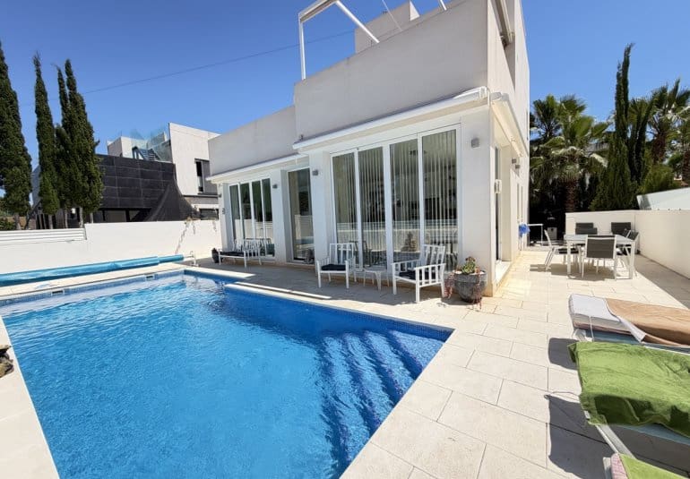 4 soveværelse Villa til salg i Pilar de la Horadada med swimmingpool - € 629.900 (Ref: 10057823)