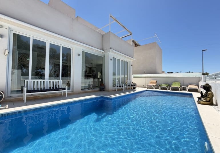 4 soveværelse Villa til salg i Pilar de la Horadada med swimmingpool - € 629.900 (Ref: 10057823)