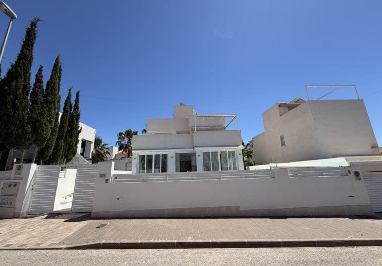 4 soveværelse Villa til salg i Pilar de la Horadada med swimmingpool - € 629.900 (Ref: 10057823)