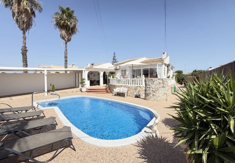 3 soverom Bungalow til salgs i San Luis med svømmebasseng - € 399 900 (Ref: 10057824)