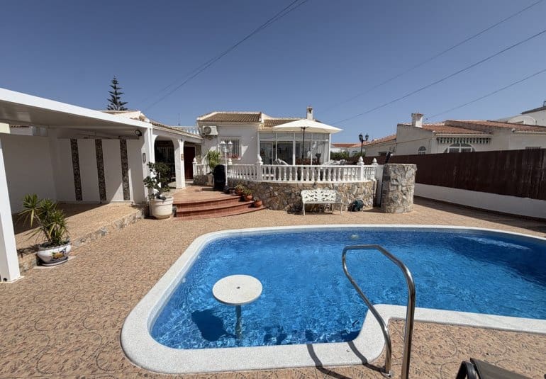 3 soverom Bungalow til salgs i San Luis med svømmebasseng - € 399 900 (Ref: 10057824)