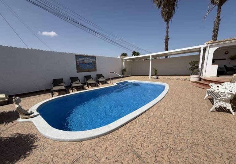 3 soverom Bungalow til salgs i San Luis med svømmebasseng - € 399 900 (Ref: 10057824)
