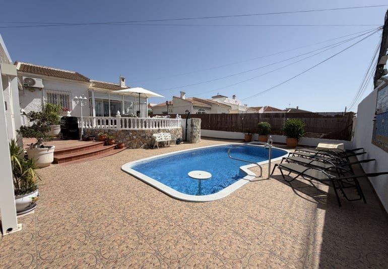 3 soverom Bungalow til salgs i San Luis med svømmebasseng - € 399 900 (Ref: 10057824)