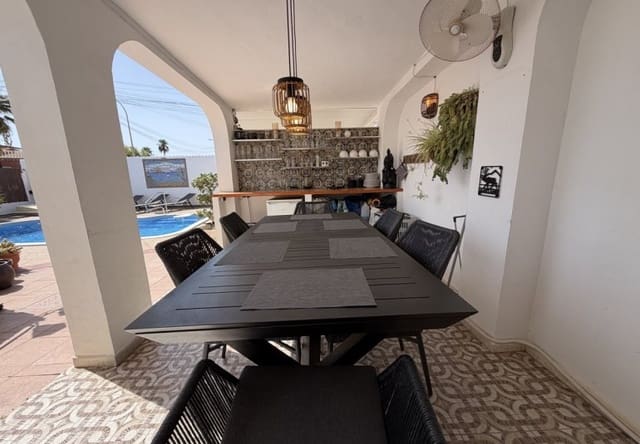 Bungalow de 3 habitaciones en San Luis, Torrevieja en venta con piscina - 399.900 € (Ref: 10057824)
