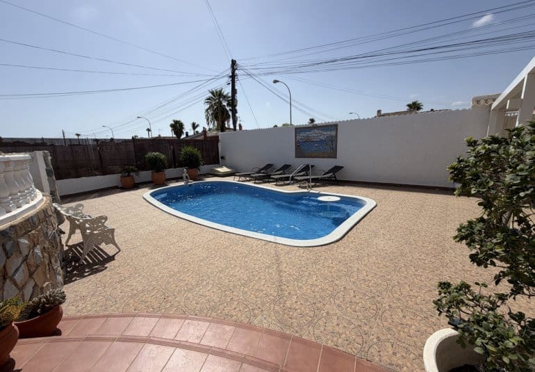 3 soverom Bungalow til salgs i San Luis med svømmebasseng - € 399 900 (Ref: 10057824)