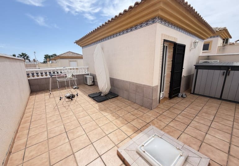 3 camera da letto Villetta Bifamiliare in vendita in Villamartin con piscina - 225.000 € (Rif: 10071707)