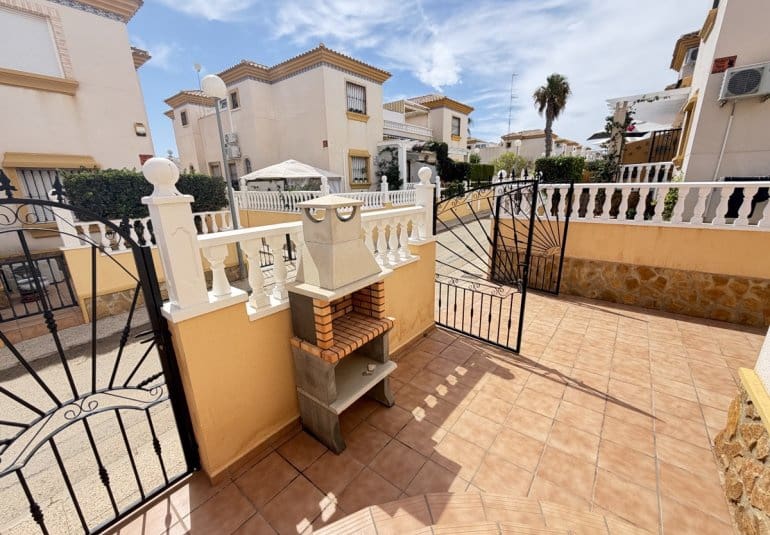 3 camera da letto Villetta Bifamiliare in vendita in Villamartin con piscina - 225.000 € (Rif: 10071707)