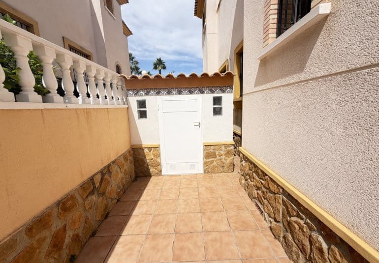 3 camera da letto Villetta Bifamiliare in vendita in Villamartin con piscina - 225.000 € (Rif: 10071707)