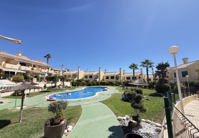 2 soveværelse Byhus til salg i Campoamor med swimmingpool - € 239.995 (Ref: 10089832)