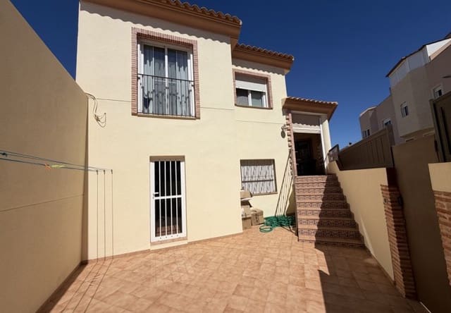 Casa de 4 habitaciones en Pilar de la Horadada en venta - 250.000 € (Ref: 10089833)
