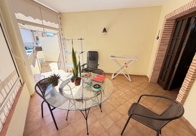 Casa de 4 habitaciones en Pilar de la Horadada en venta - 250.000 € (Ref: 10089833)