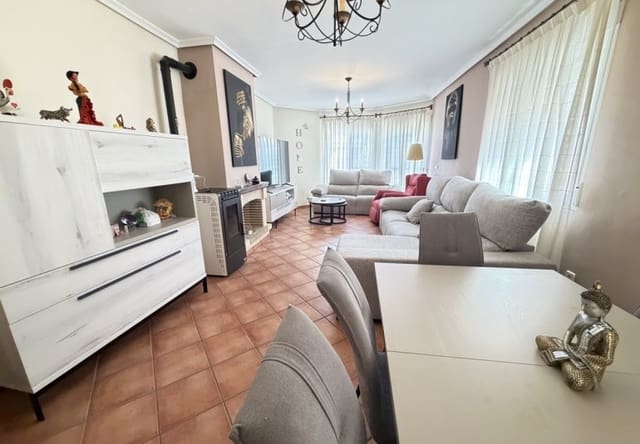 Casa de 4 habitaciones en Pilar de la Horadada en venta - 250.000 € (Ref: 10089833)
