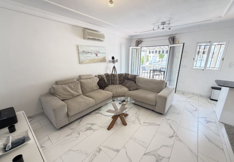 5 sovrum Villa till salu i Villamartin med pool - 475 000 € (Ref: 10089834)