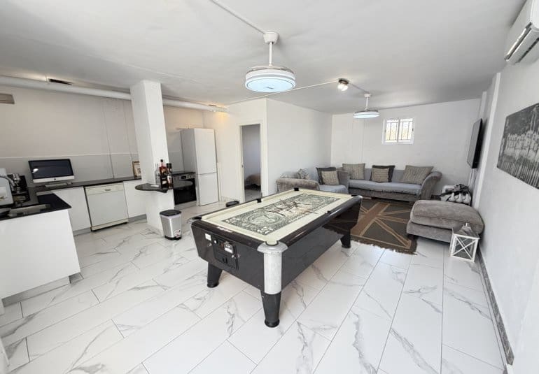 5 sovrum Villa till salu i Villamartin med pool - 475 000 € (Ref: 10089834)