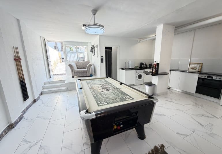 5 sovrum Villa till salu i Villamartin med pool - 475 000 € (Ref: 10089834)