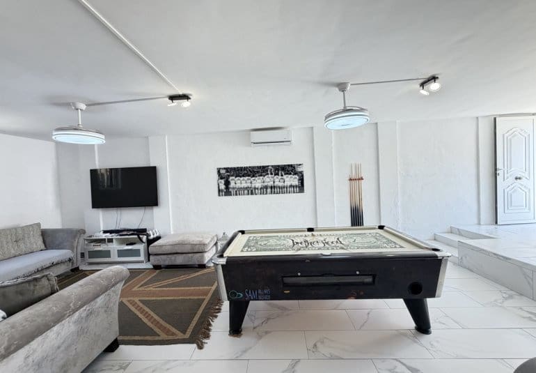 5 sovrum Villa till salu i Villamartin med pool - 475 000 € (Ref: 10089834)