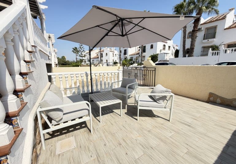 5 sovrum Villa till salu i Villamartin med pool - 475 000 € (Ref: 10089834)