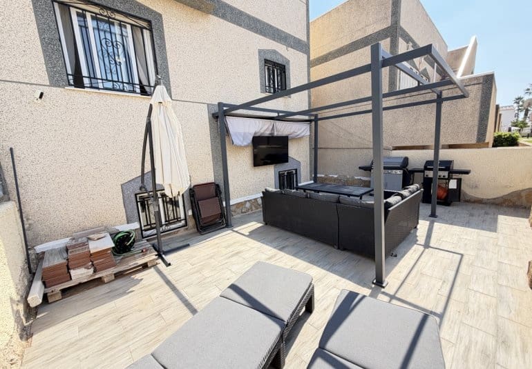 5 sovrum Villa till salu i Villamartin med pool - 475 000 € (Ref: 10089834)