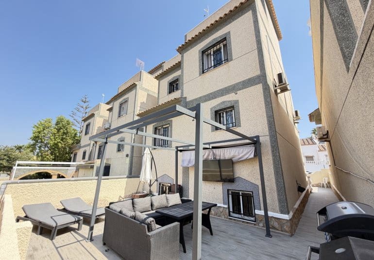 5 sovrum Villa till salu i Villamartin med pool - 475 000 € (Ref: 10089834)