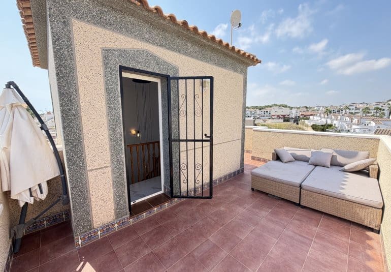 5 sovrum Villa till salu i Villamartin med pool - 475 000 € (Ref: 10089834)