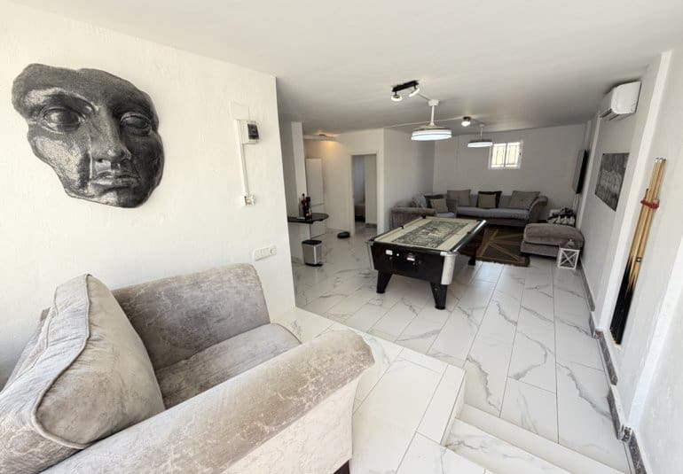 5 sovrum Villa till salu i Villamartin med pool - 475 000 € (Ref: 10089834)