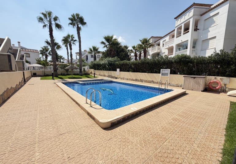 5 sovrum Villa till salu i Villamartin med pool - 475 000 € (Ref: 10089834)
