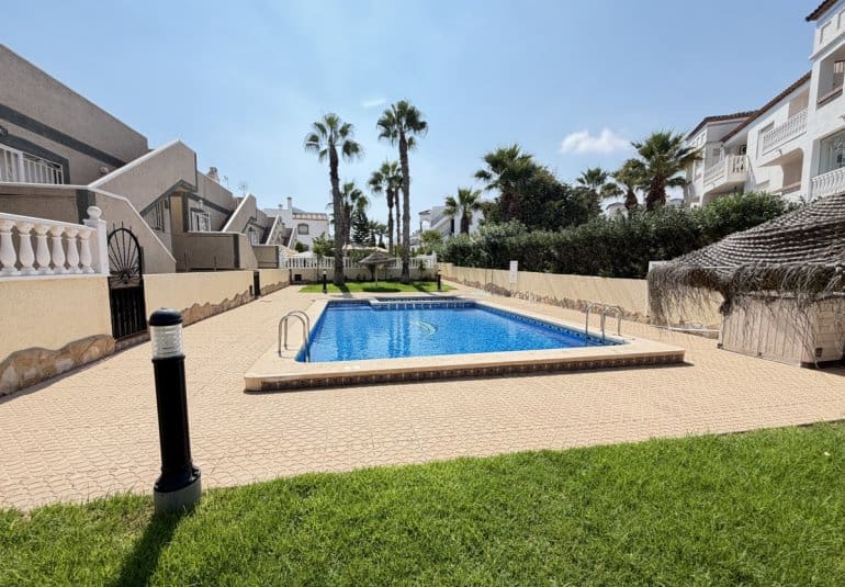 5 sovrum Villa till salu i Villamartin med pool - 475 000 € (Ref: 10089834)