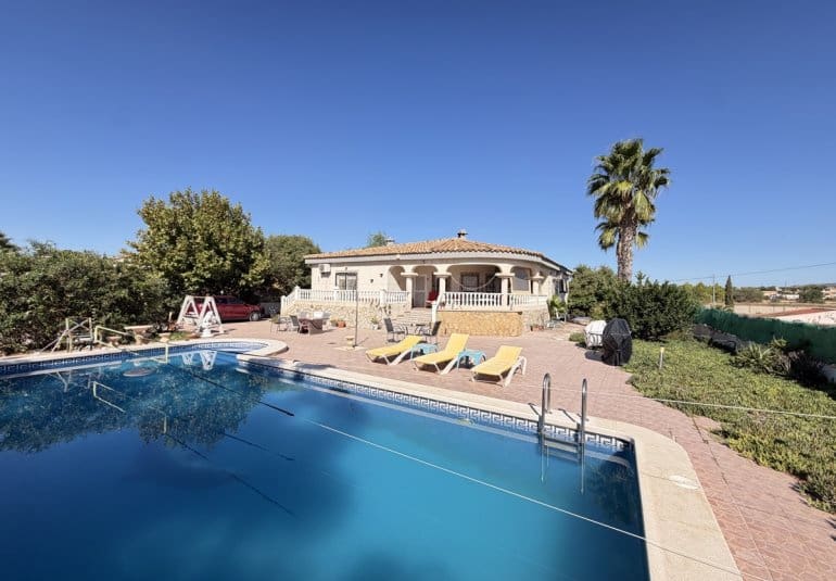6 slaapkamer Villa te koop in Gea y Truyols met zwembad - € 369.995 (Ref: 10091032)
