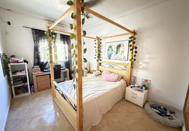 6 slaapkamer Villa te koop in Gea y Truyols met zwembad - € 369.995 (Ref: 10091032)