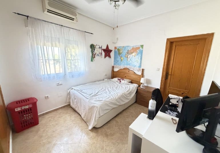 6 slaapkamer Villa te koop in Gea y Truyols met zwembad - € 369.995 (Ref: 10091032)