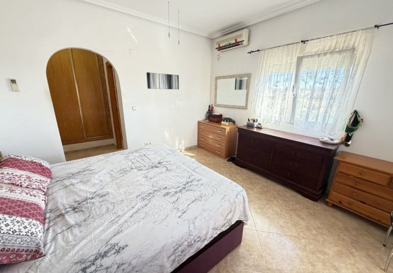 6 slaapkamer Villa te koop in Gea y Truyols met zwembad - € 369.995 (Ref: 10091032)