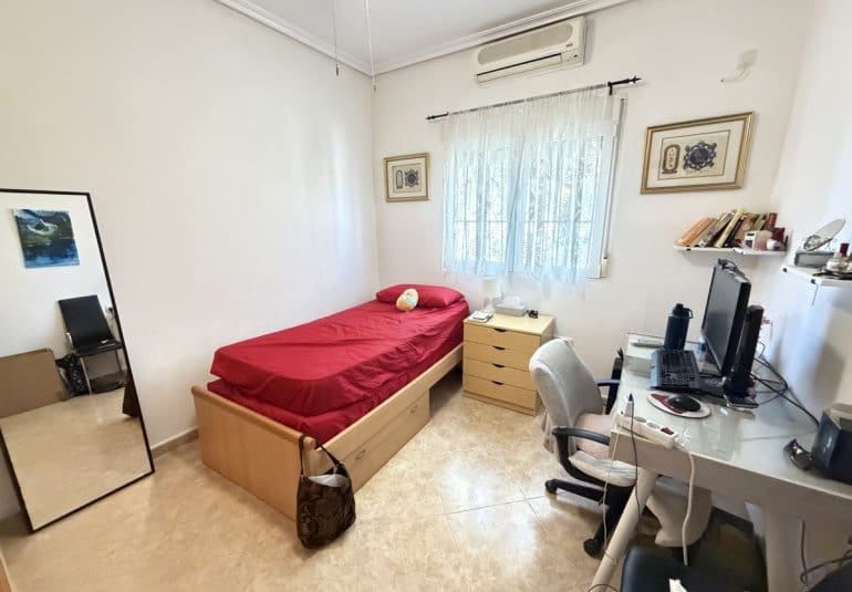 6 slaapkamer Villa te koop in Gea y Truyols met zwembad - € 369.995 (Ref: 10091032)