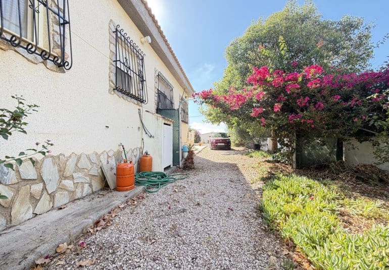6 slaapkamer Villa te koop in Gea y Truyols met zwembad - € 369.995 (Ref: 10091032)