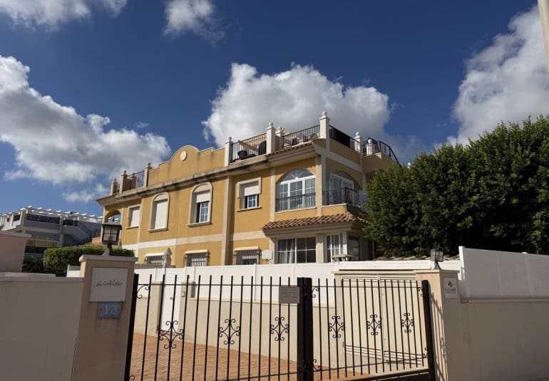 2 soveværelse Lejlighed til salg i Orihuela Costa med swimmingpool - € 205.000 (Ref: 10123349)