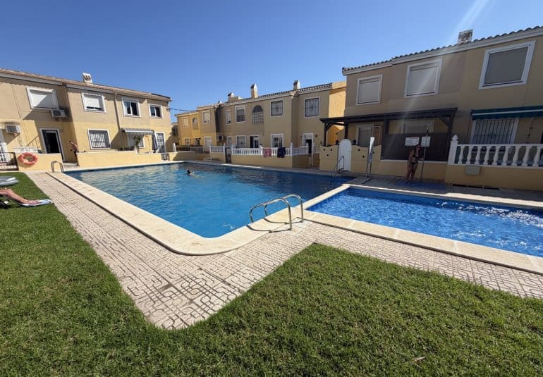 2 soverom Leilighet til salgs i Villamartin med svømmebasseng - € 159 995 (Ref: 10123350)