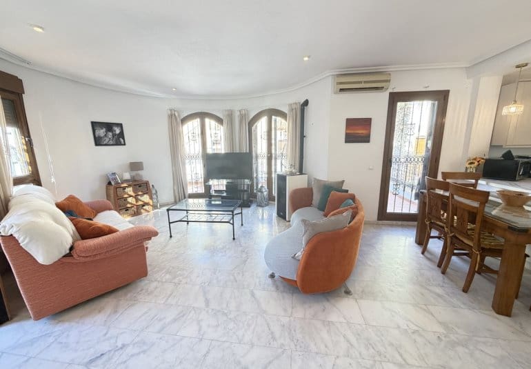 4 bedroom Villa for sale in Algorfa with pool - € 449,955 (Ref: 10141680)