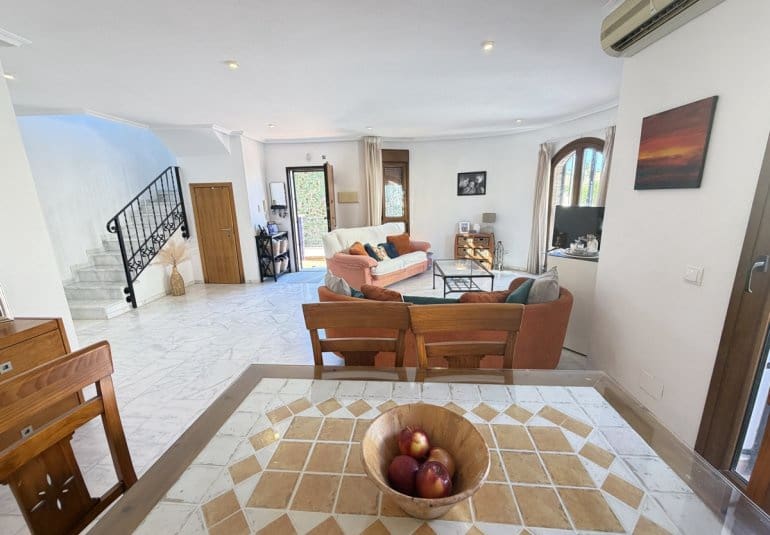 4 bedroom Villa for sale in Algorfa with pool - € 449,955 (Ref: 10141680)