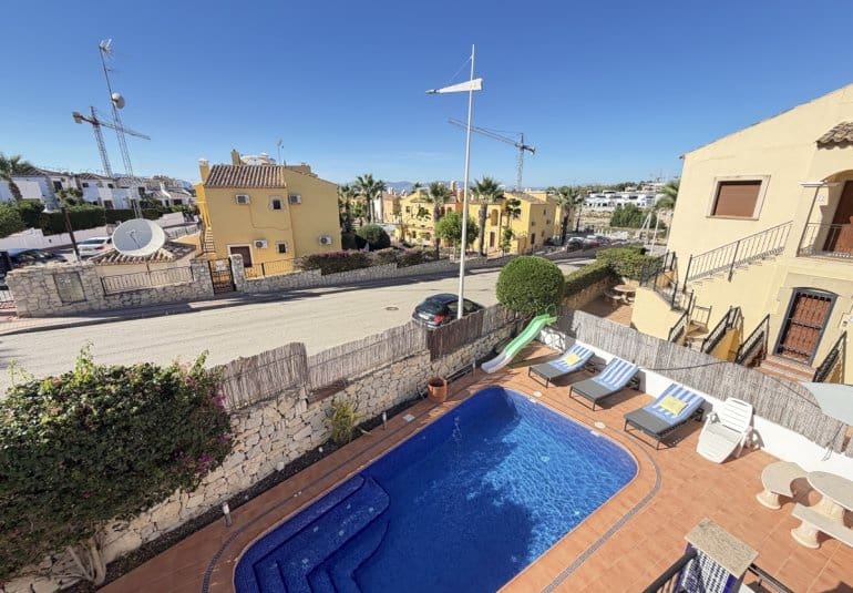 4 bedroom Villa for sale in Algorfa with pool - € 449,955 (Ref: 10141680)