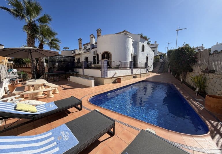 4 bedroom Villa for sale in Algorfa with pool - € 449,955 (Ref: 10141680)