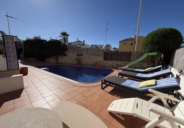 4 bedroom Villa for sale in Algorfa with pool - € 449,955 (Ref: 10141680)
