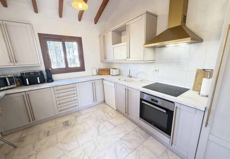 4 bedroom Villa for sale in Algorfa with pool - € 449,955 (Ref: 10141680)