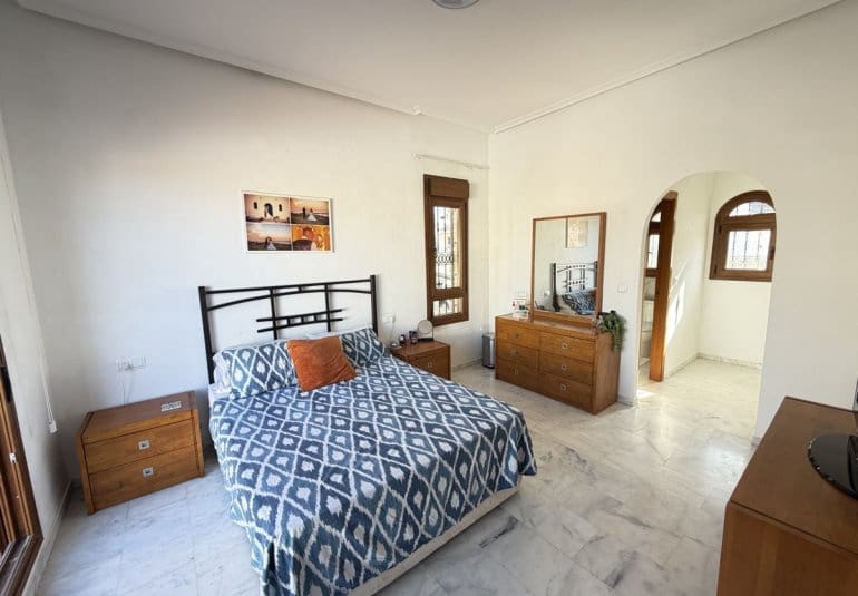 4 bedroom Villa for sale in Algorfa with pool - € 449,955 (Ref: 10141680)