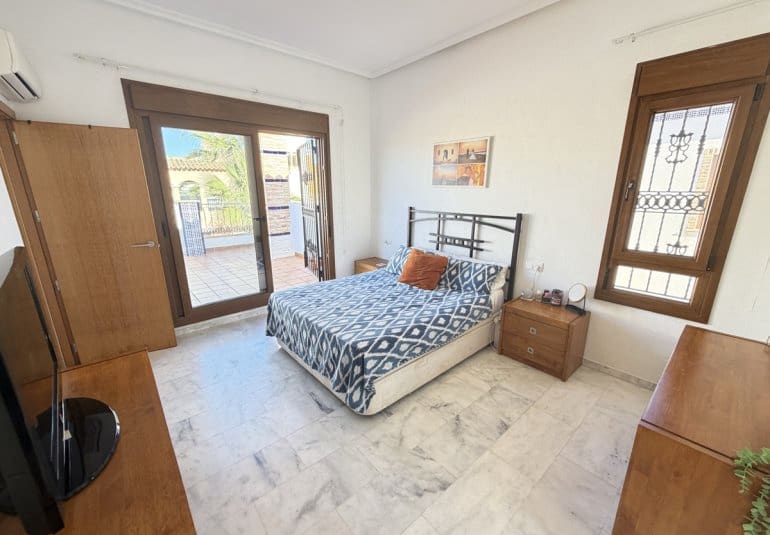 4 bedroom Villa for sale in Algorfa with pool - € 449,955 (Ref: 10141680)