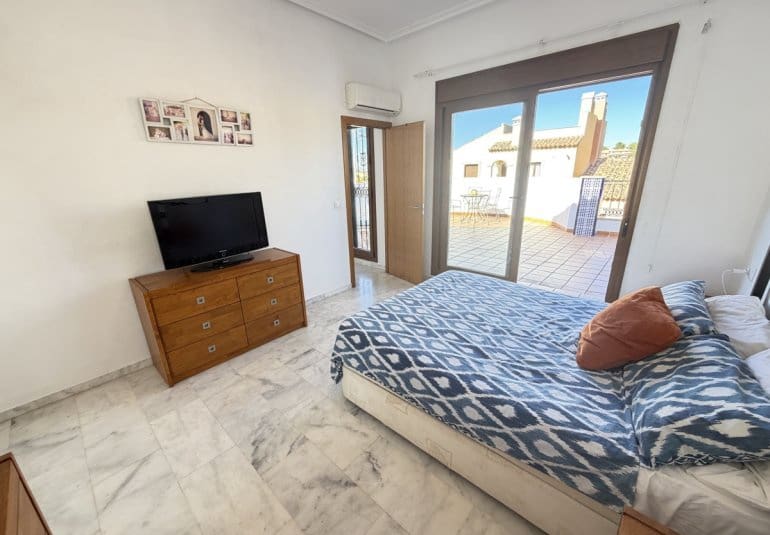 4 bedroom Villa for sale in Algorfa with pool - € 449,955 (Ref: 10141680)