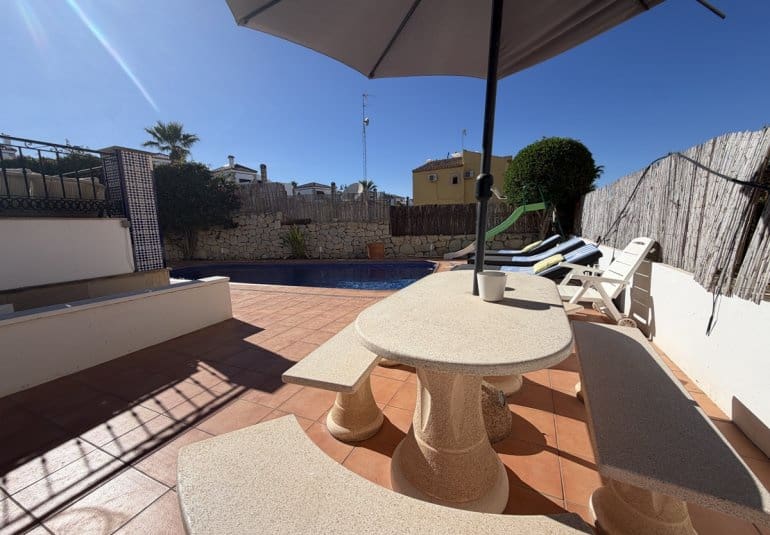 4 bedroom Villa for sale in Algorfa with pool - € 449,955 (Ref: 10141680)
