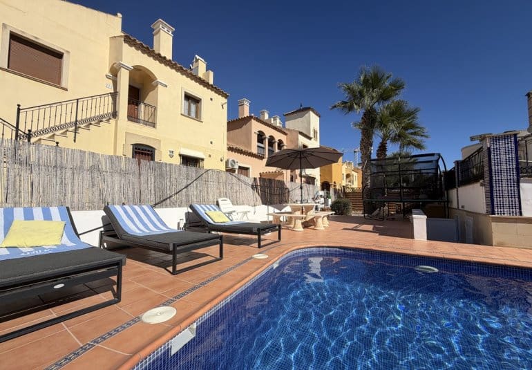 4 bedroom Villa for sale in Algorfa with pool - € 449,955 (Ref: 10141680)