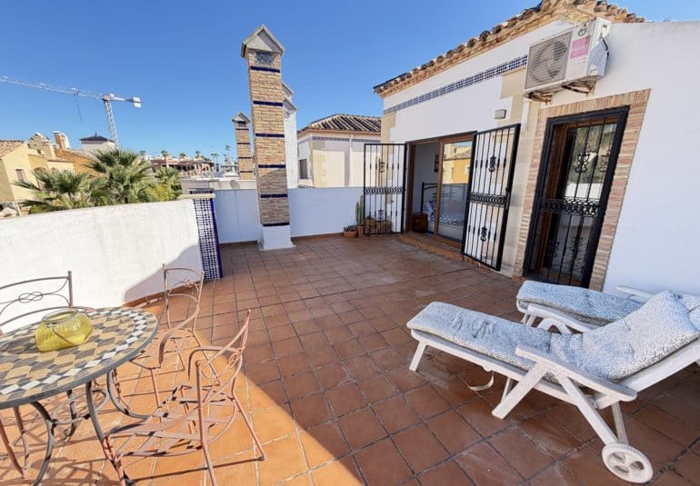 4 bedroom Villa for sale in Algorfa with pool - € 449,955 (Ref: 10141680)